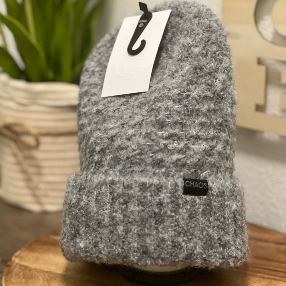 NWT Chaos woman’s habitat beanie